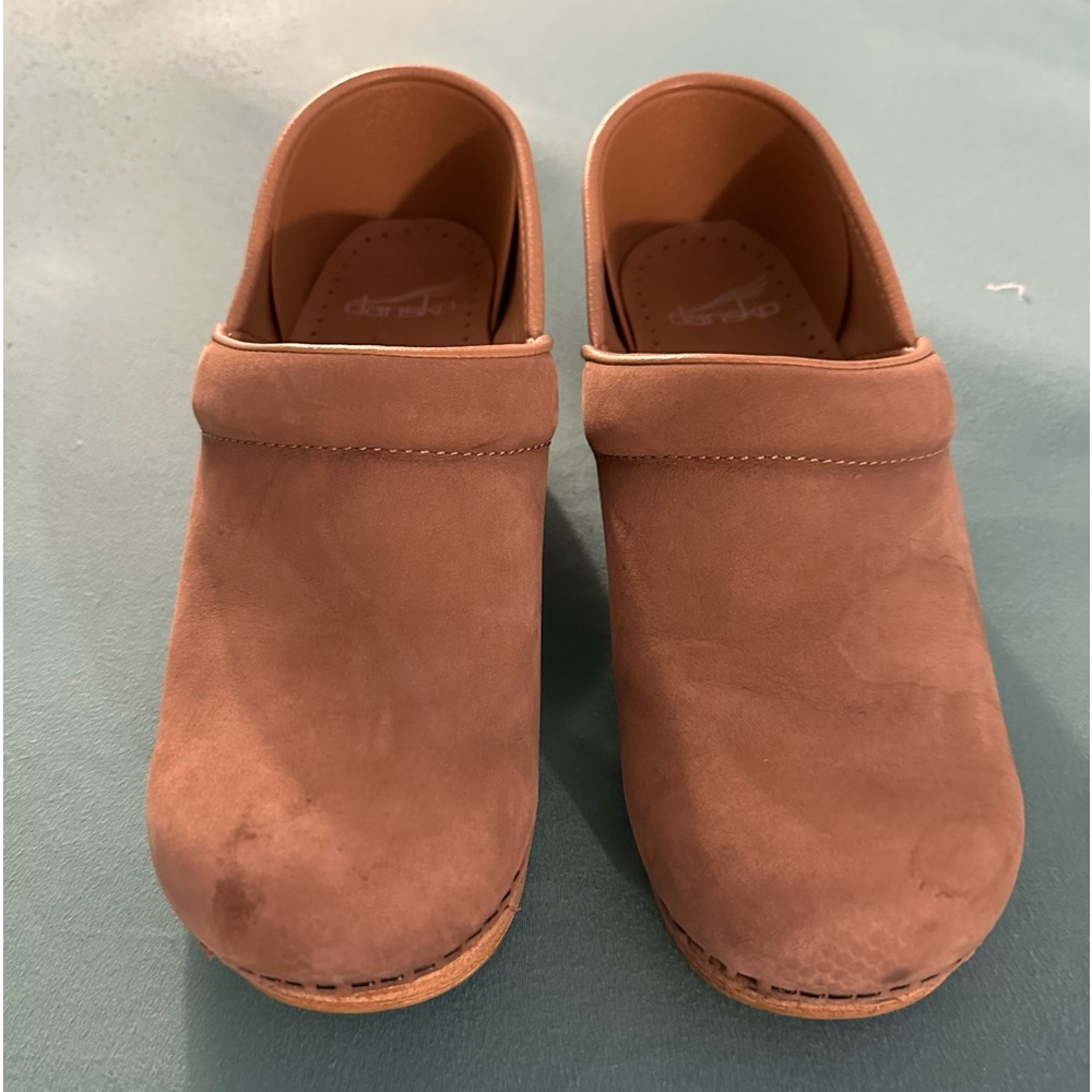 EUC women’s Dansko Clogs